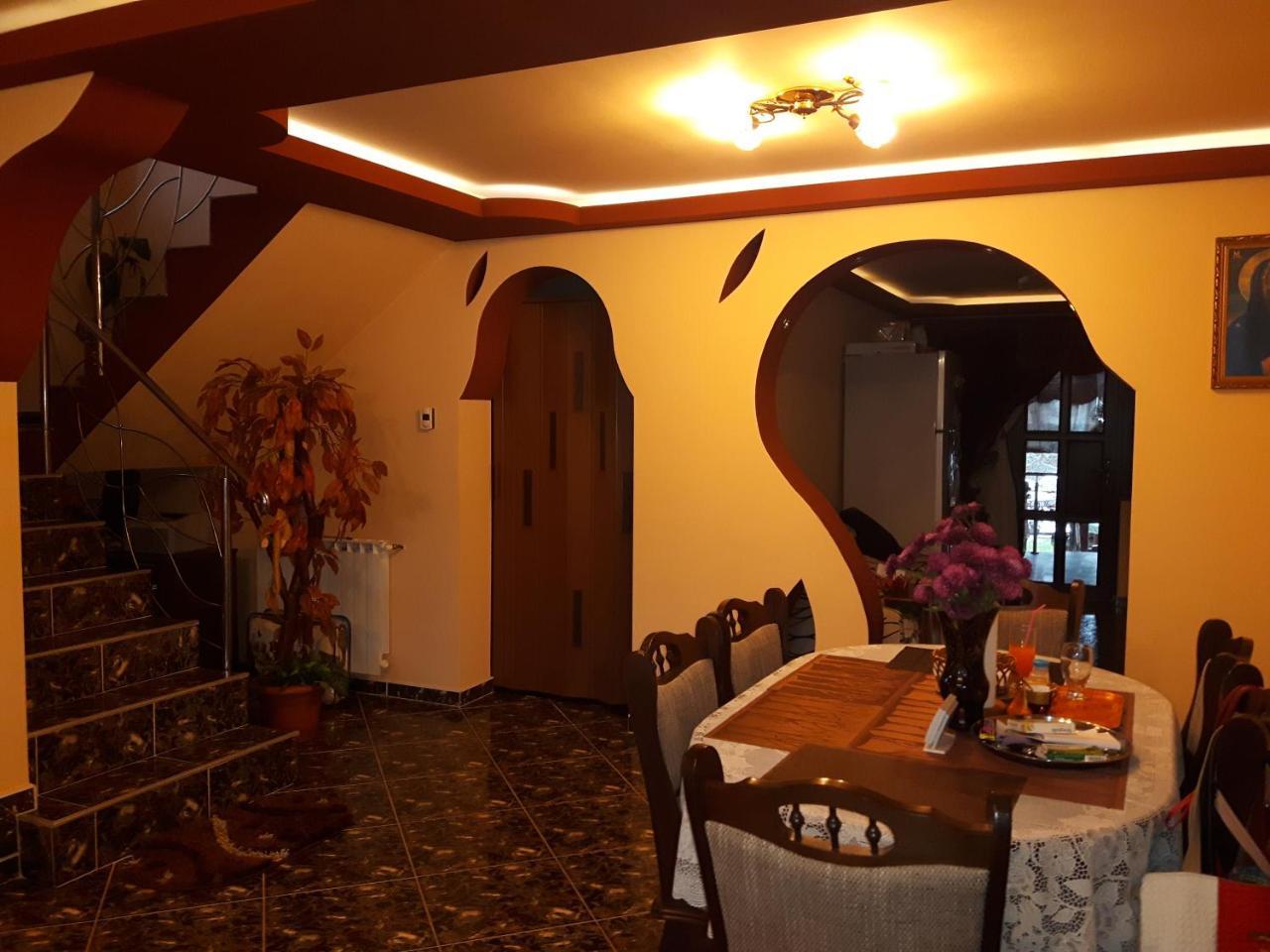 Vila Alexia Hotell Călimăneşti Exteriör bild